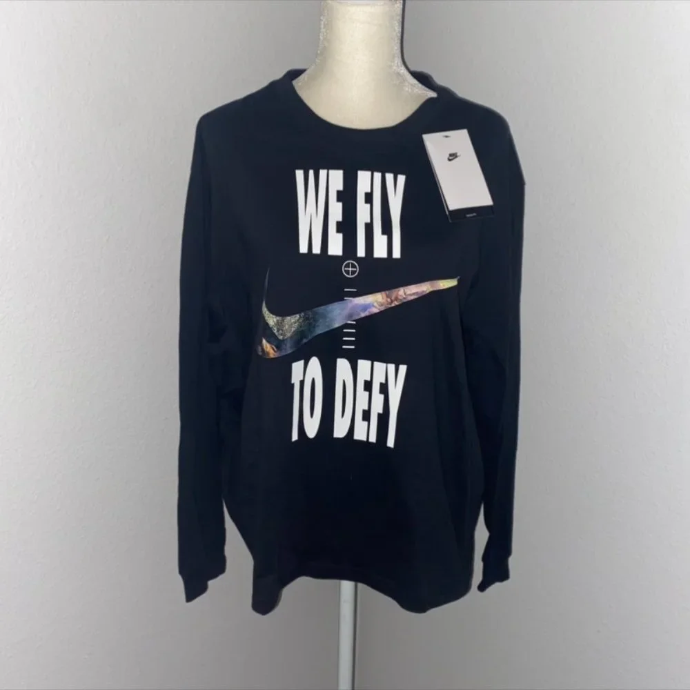 NIKE Long Sleeve Graphic‎ Tee